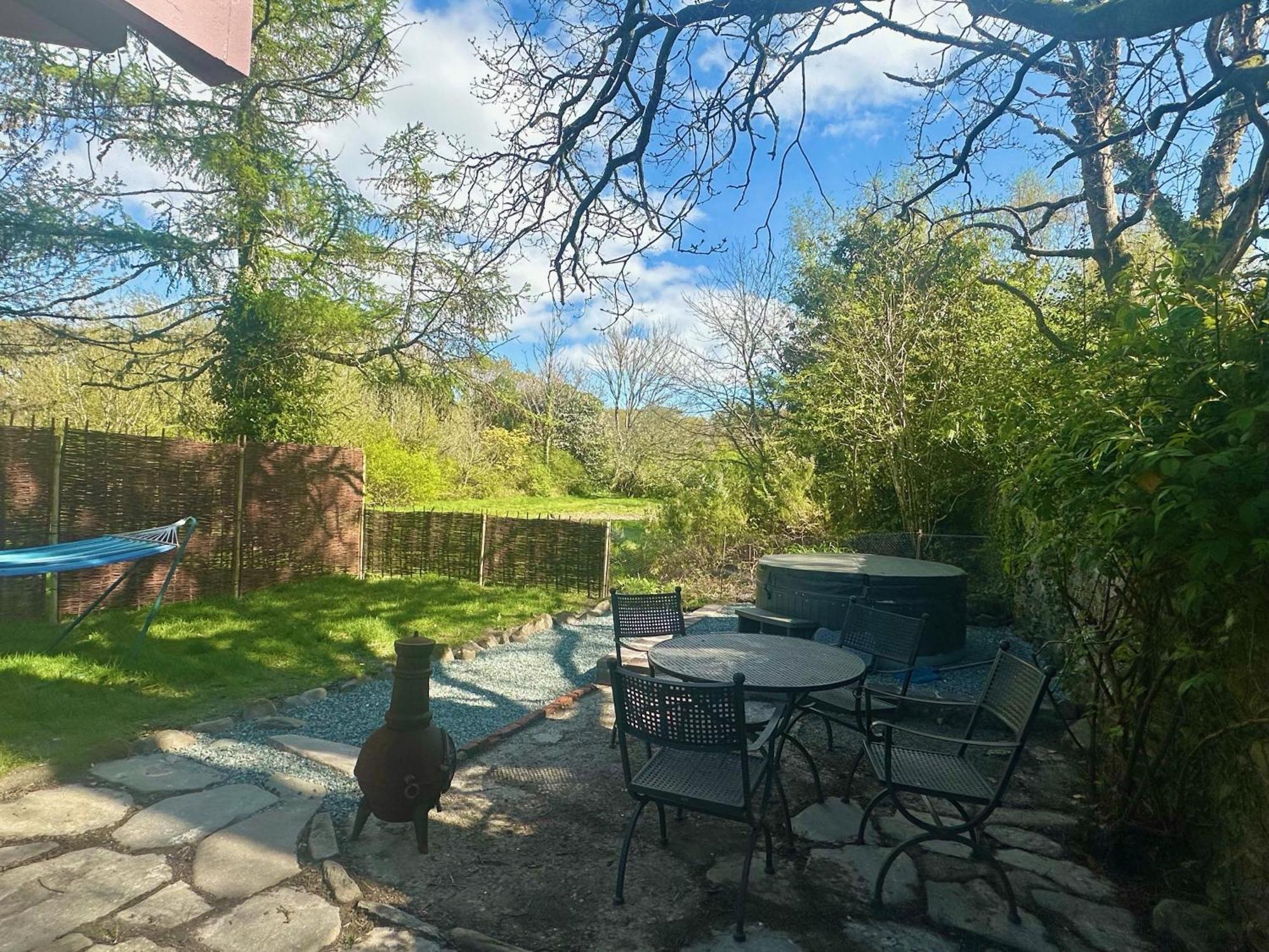 Tiny Romantic Retreat With Hot Tub On A Country Estate Near Cardigan Bay In Eryri Snowdonia スランベドル エクステリア 写真